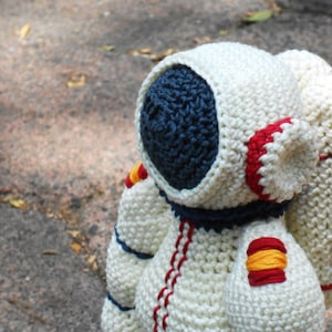 Pattern Spaceman Astronaut amigurumi. By Caloca Crochet. image 5