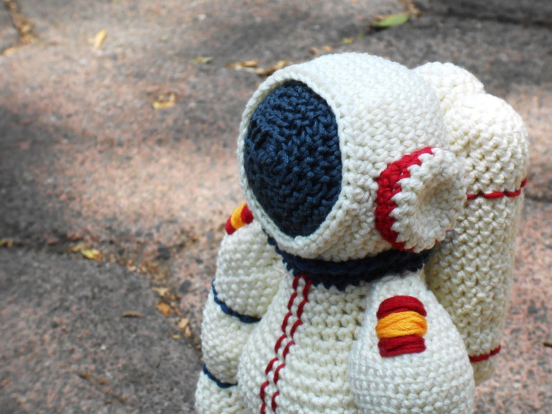 Pattern Spaceman Astronaut amigurumi. By Caloca Crochet. image 5