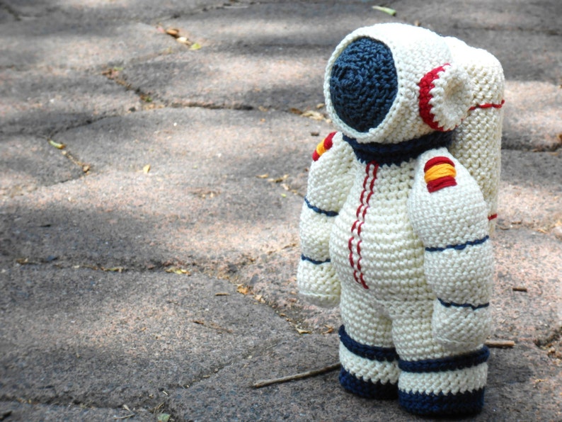 Pattern Spaceman Astronaut amigurumi. By Caloca Crochet. image 1