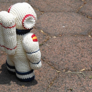 Pattern Spaceman Astronaut amigurumi. By Caloca Crochet. image 4