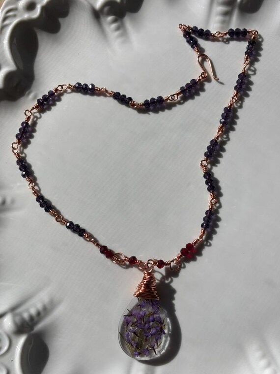 Real Flower Necklace, Floral Jewelry, Handcrafted Jewelry, Handmade Dry Pressed Flower Resin Necklace, Botanical Handcrafted Necklace