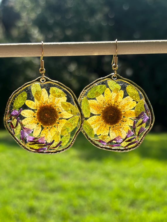 Real Spring Flower Earrings, Dry Pressed Flower Resin Earrings, Round Dangle Flower Earring, Botanical Floral Drop Earring