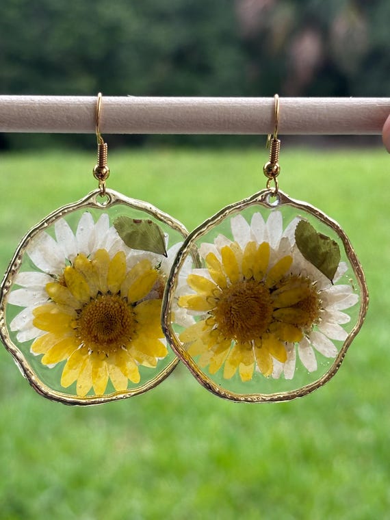 Handmade Dry Pressed Flower Resin Earrings, Small Round Dangle Flower Earring, Botanical Floral Drop Earring, Handcrafted Floral Earring