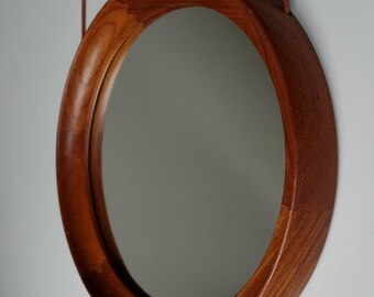 W1062 Good Condition Round Mirror Small to Medium Wood