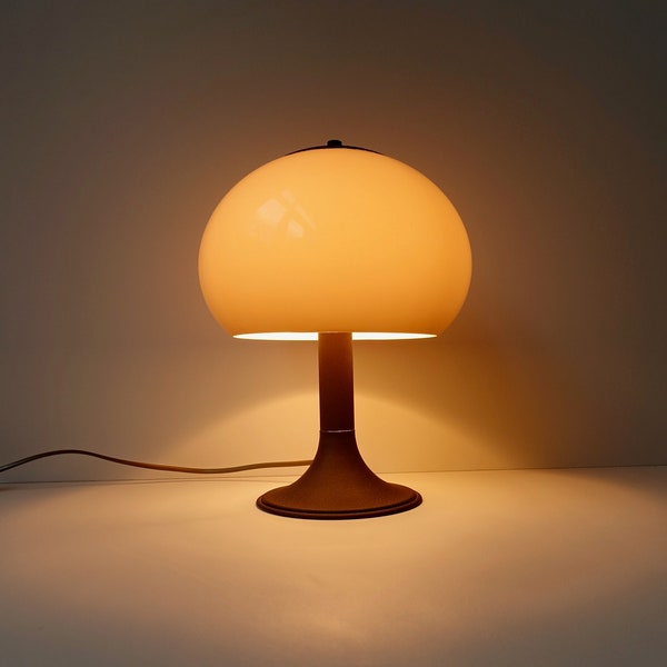 W600 marked medium Herda Amsterdam mushroom desk table lamp warm colors metal acrylic shade Dutch design mid century brown beige seventies