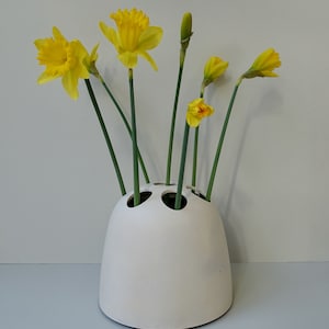 ON HOLD / SOLD Studio Artemide rare design vase modello Dedalotto Emma Gismondi Schweinberger Italian design white beige sixties mid century