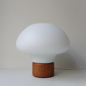 Classy teak wood & satin milk white glass table lamp light excellent condition mid-century modern Stockmann Orno Hans-Agne Jakobsson