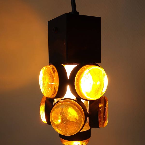 Schwedische Gusseisen Bernstein Glasprismen hängende Lampe Anhänger leichter Hand gemacht Torsmide Schweden Mitte Jahrhundert Modern Gunnar Ander Erik Hoglund