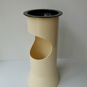 Rare Sergio Asti cream white with ashtray insert Kartell umbrella stand 1960s sixties Italian design 1965 mid century modern plastics Italy