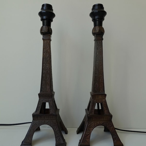 Rare paire authentique ensemble de deux lampes de table tour Eiffel en fonte vintage des années 1970 Paris France lampes de table lampes de bureau métal du milieu du siècle