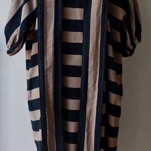 Vintage Vuokko Nurmesniemi striped oversized loose size S summer dress w. belt wide half sleeves 100% cotton black taupe mid century modern