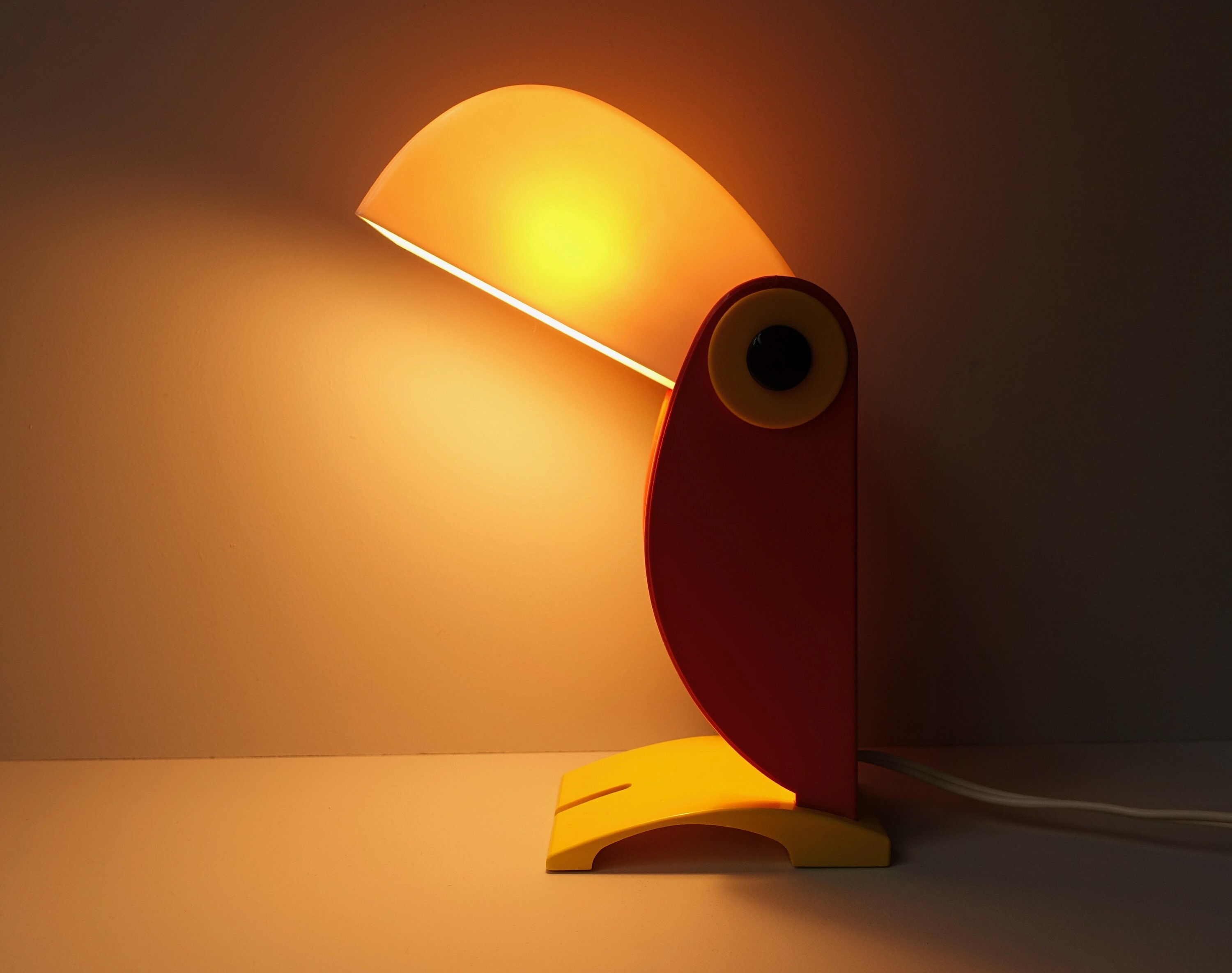 Very Good Condition Old Timer Ferrari Toucan Table Lamp Desk Lamp 