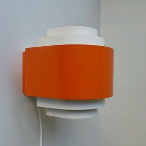 Iconic layered cylindric design metal orange & white wall light lamp sconce Hans Agne Jakobsson Anvia Almelo mid century modern Swedish