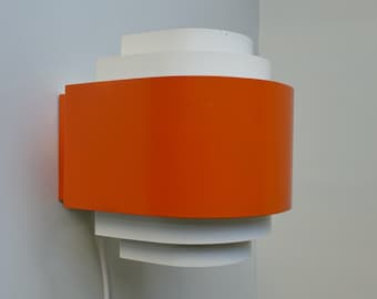 Iconic layered cylindric design metal orange & white wall light lamp sconce Hans Agne Jakobsson Anvia Almelo mid century modern Swedish