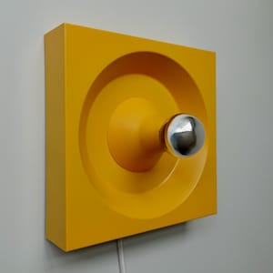 Klaus Hempel Kaiser Leuchten dark yellow graphic Limelight wall light lamp mirror bulb circle projection riple effect mid century modern