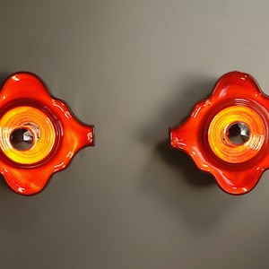 Paar 2er Set exzellenter Zustand grafische geometrisch symmetrisch orange Fat Lava Pop Art Keramik Wandlampen 1970er Jahre Mid Century