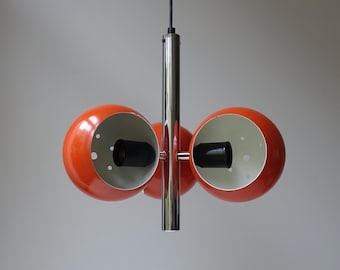 Aantrekkelijke jaren 70 oranje verstelbare metalen kap ronde bol chroom hanger hangend 3 lichts lamp oogbol Nederlands midden eeuw modern Gepo