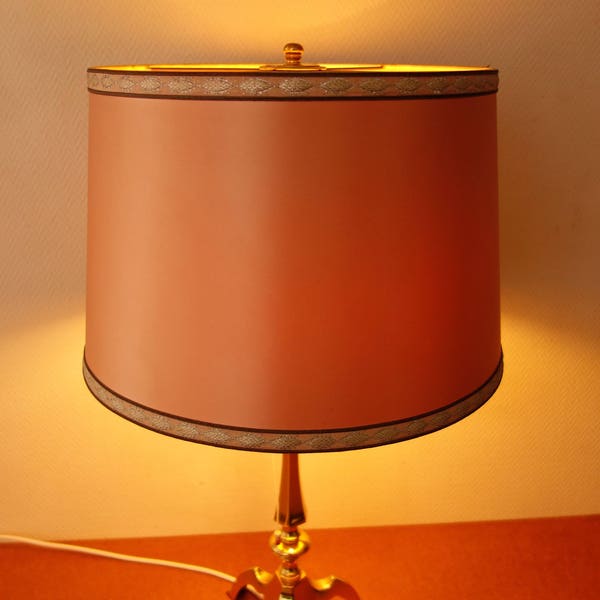 Kaiser Leuchten large brass Hollywood Regency table lamp very good condition seventies luxury glass gold look pink shade classic desk light