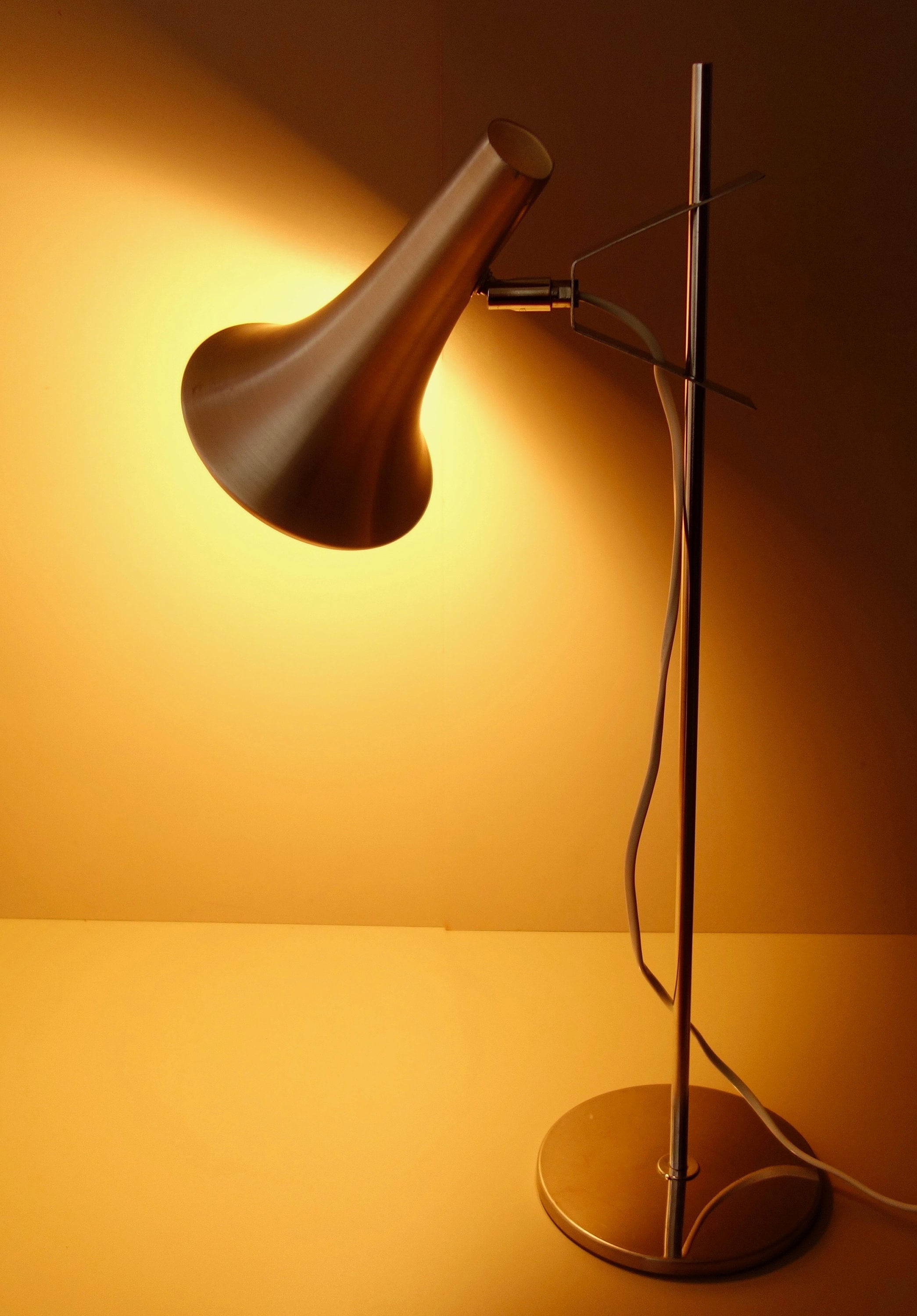 Tall anglepoise lamp deals