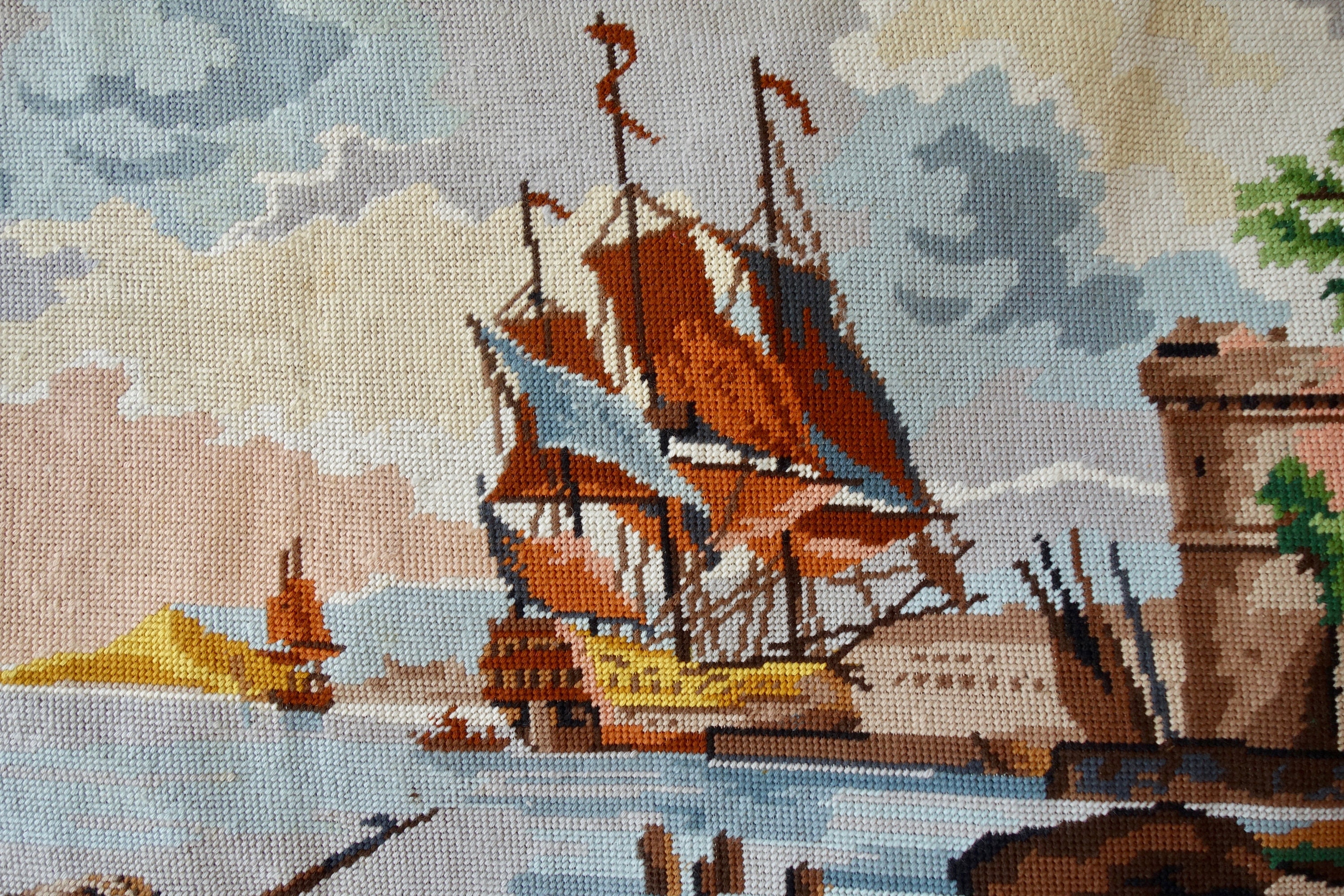Années 1970 Xl Français Vintage Tapisserie à Aiguilles Pêche Port Paysage Broderie Peinture Bateau C