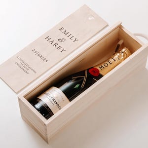 Caixa de champanhe personalizada para noivado, presente de madeira gravado