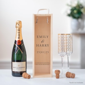 Gepersonaliseerde bruiloft flessendoos Gepersonaliseerde verlovingshuwelijkscadeau aanwezig Gepersonaliseerde verloofde champagne houten flessendoos Cadeaus voor koppels