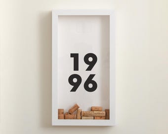 Personalisierter Meilenstein Geburtstagskorkenrahmen | Vertikales Display | Prosecco & Champagner Memory Box Geschenk