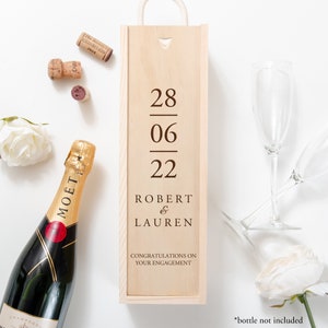 Gepersonaliseerde verlovingsflessendoos Gepersonaliseerde verlovingsdatum cadeau aanwezig Gepersonaliseerde verloofde champagne houten flessendoos Cadeaus voor koppels