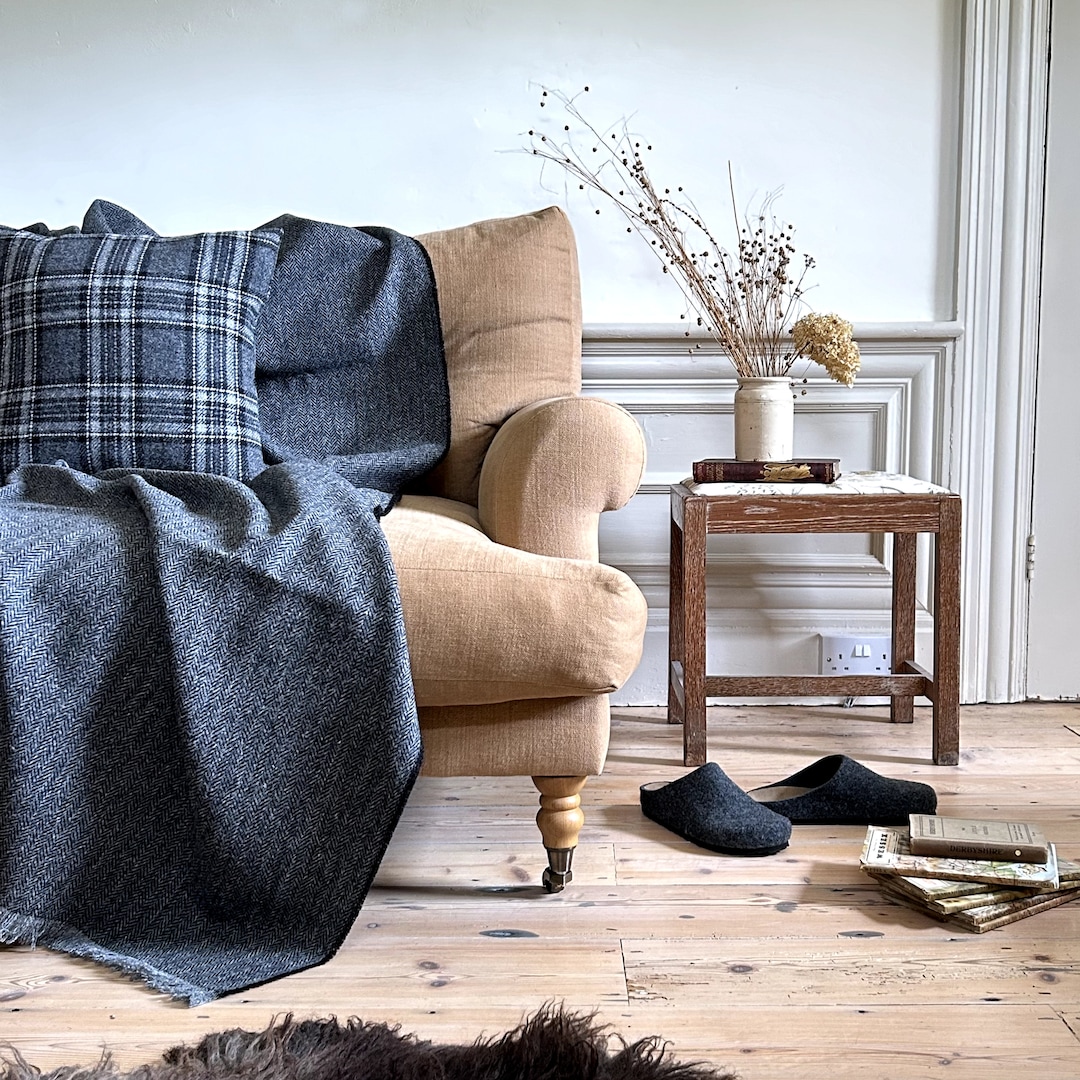 Harris Tweed Charcoal Herringbone - Luxury Large Pure Wool Throw ...
