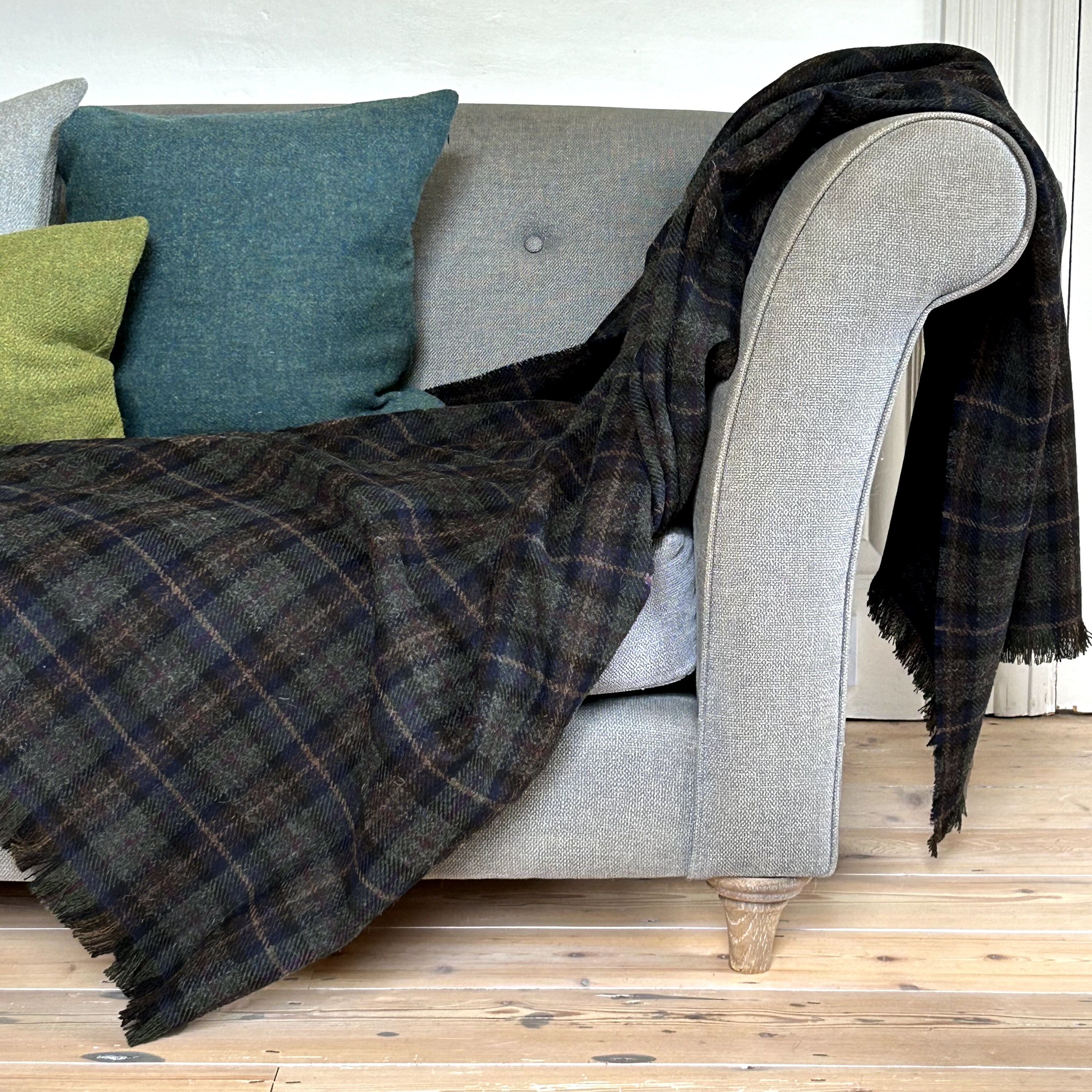 Grey tartan throw blanket hotsell