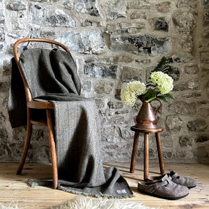 Harris Tweed Hazel Visgraat - Luxe wikkeldeken van zuivere wol - 75 x 200 cm/30 x 79&quot;