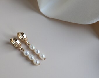 14k Gold Filled Freshwater Pearl Hoop Earrings. Freshwater Rice Pearl Earrings, Oval Pearl Drop Earrings, Pearl Strand Gold Hoop Earrings