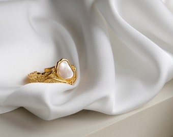Gold Mother Of Pearl Vintage Style Ring, 18k Gold Plated Textured Pearl Ring, 925 Sterling Silver, Gold Carved Vintage Statement Pearl Ring