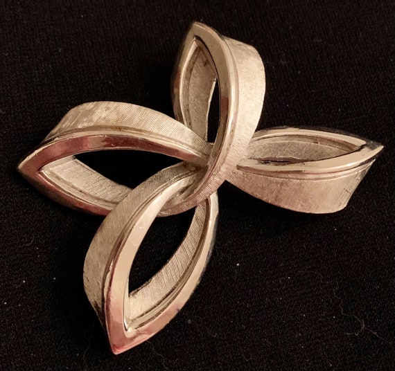 Trifari Bow Brooch / Pin - image 1