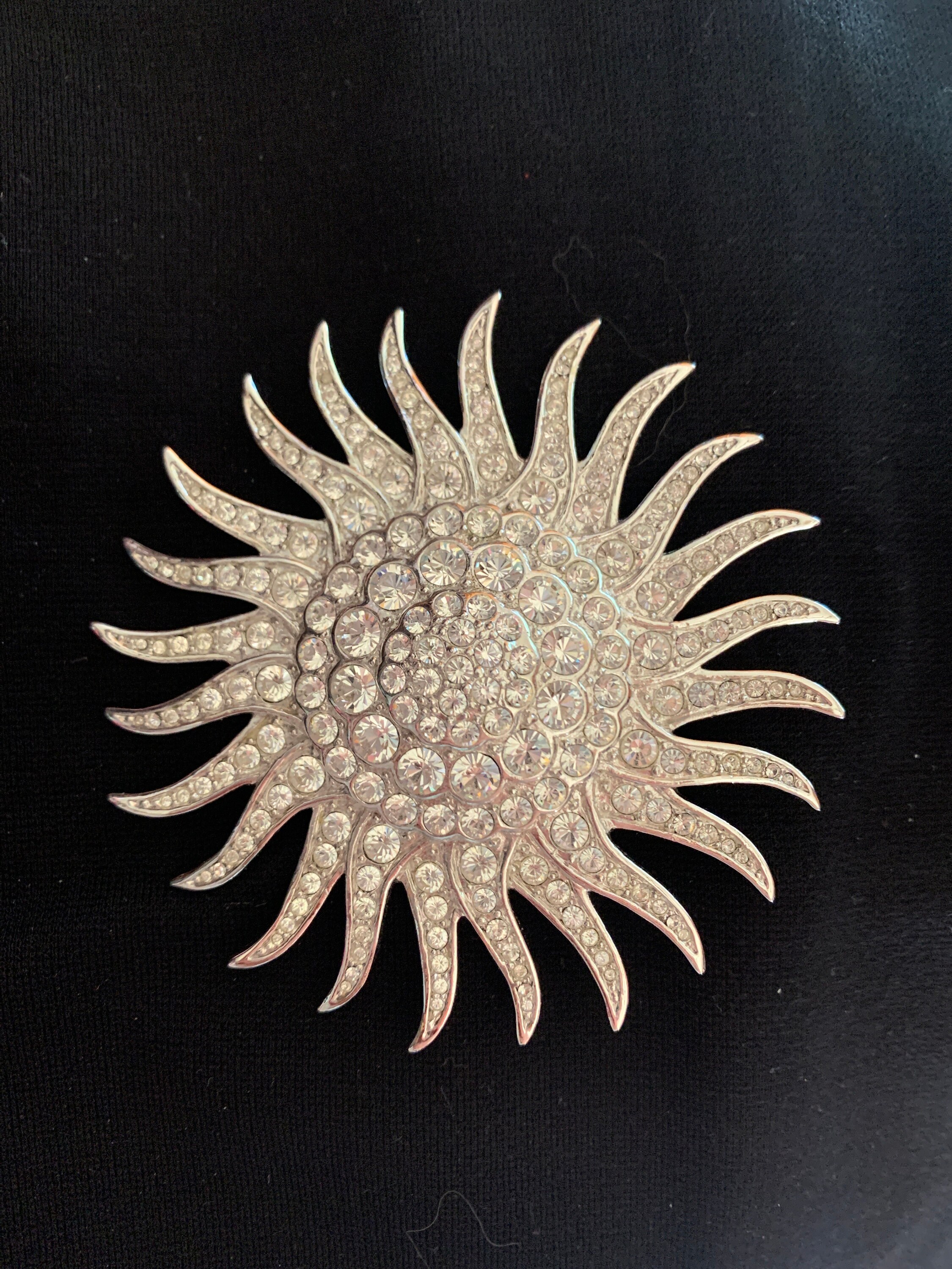 Jackie kennedy brooch deals
