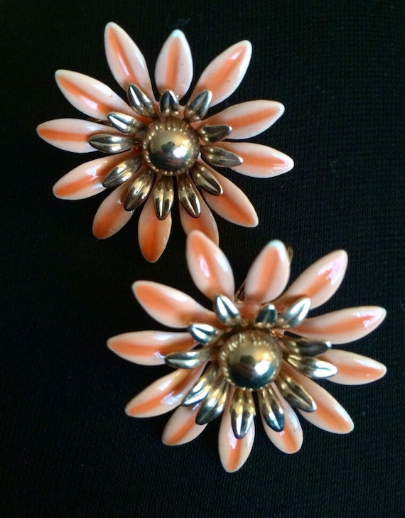 Sarah Coventry Flower Earrings - image 1