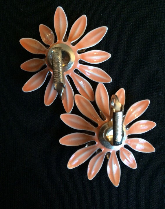 Sarah Coventry Flower Earrings - image 3