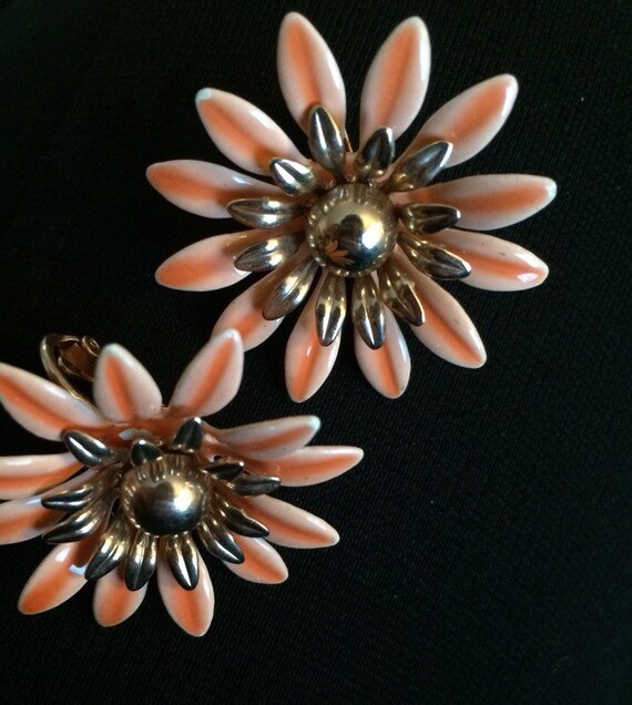 Sarah Coventry Flower Earrings - image 4