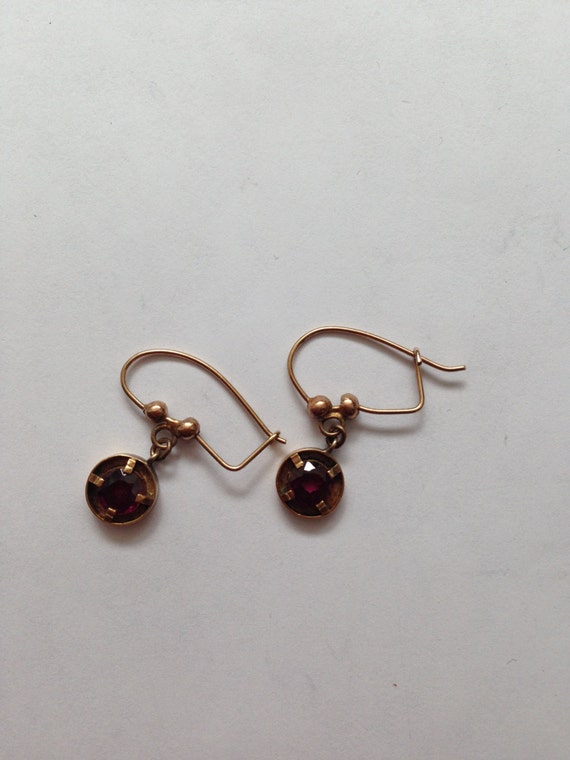 Dainty Victorian gold dangle earrings with garnets