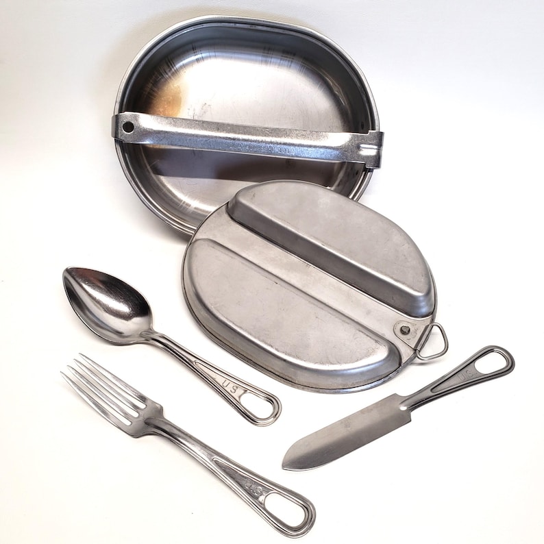 US Military Issue Mess Kit With Utensils - U.S. SMP 18789-1982 - Knife ...