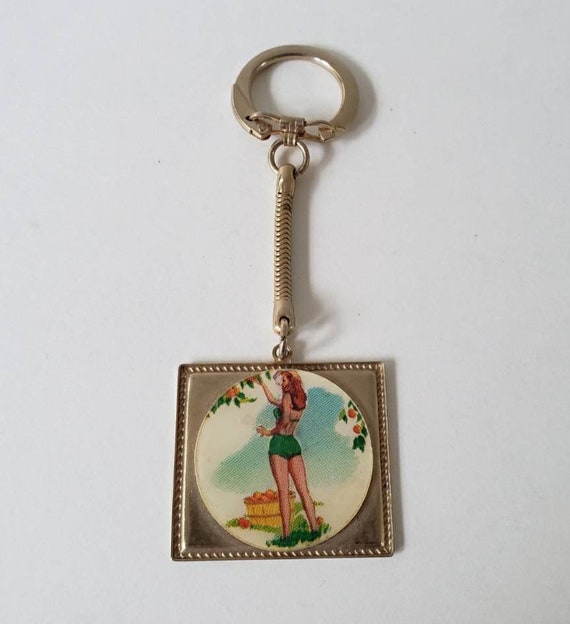 Pin-Up Girl Lenticular Keychain, Vintage Nudie, B… - image 1