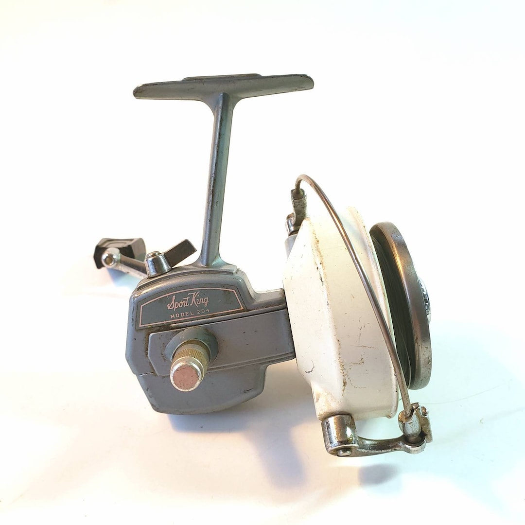 Sport King Fishing Reel Model 204, Light Blue and White, Good Working