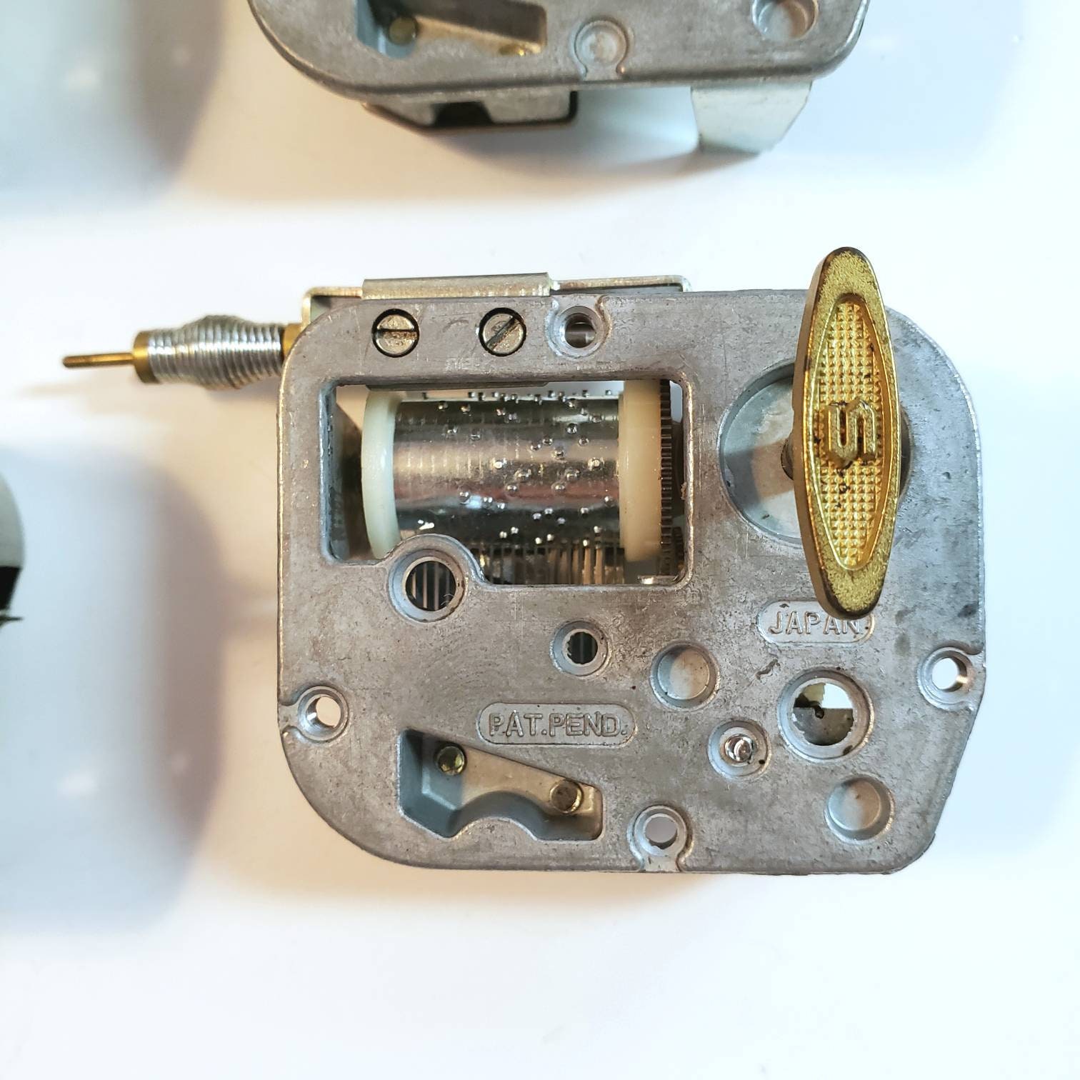 REUGE Sankyo ムーヴメント Sankyo Music Box Movements, 20 Teeth, Stamped AB, Lot of 4