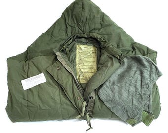Vintage US Military Intermediate Cold Sleeping Bag with Hood - Mummy Shaped - Tennier Industries - Synthetic Filled - 1980s Issue