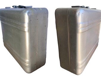 バッグ Late 1940s-Early 50s Halliburton Vintage Late 1940s-Early 50s Halliburton Silver Luggage. 26
