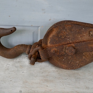 Vintage Metal Pulley, Vintage Rope Pulley, Rustic decor, Vintage B&L Cast Iron Pulley, B and L Metal Pulley, Farmhouse Decor, Pulley