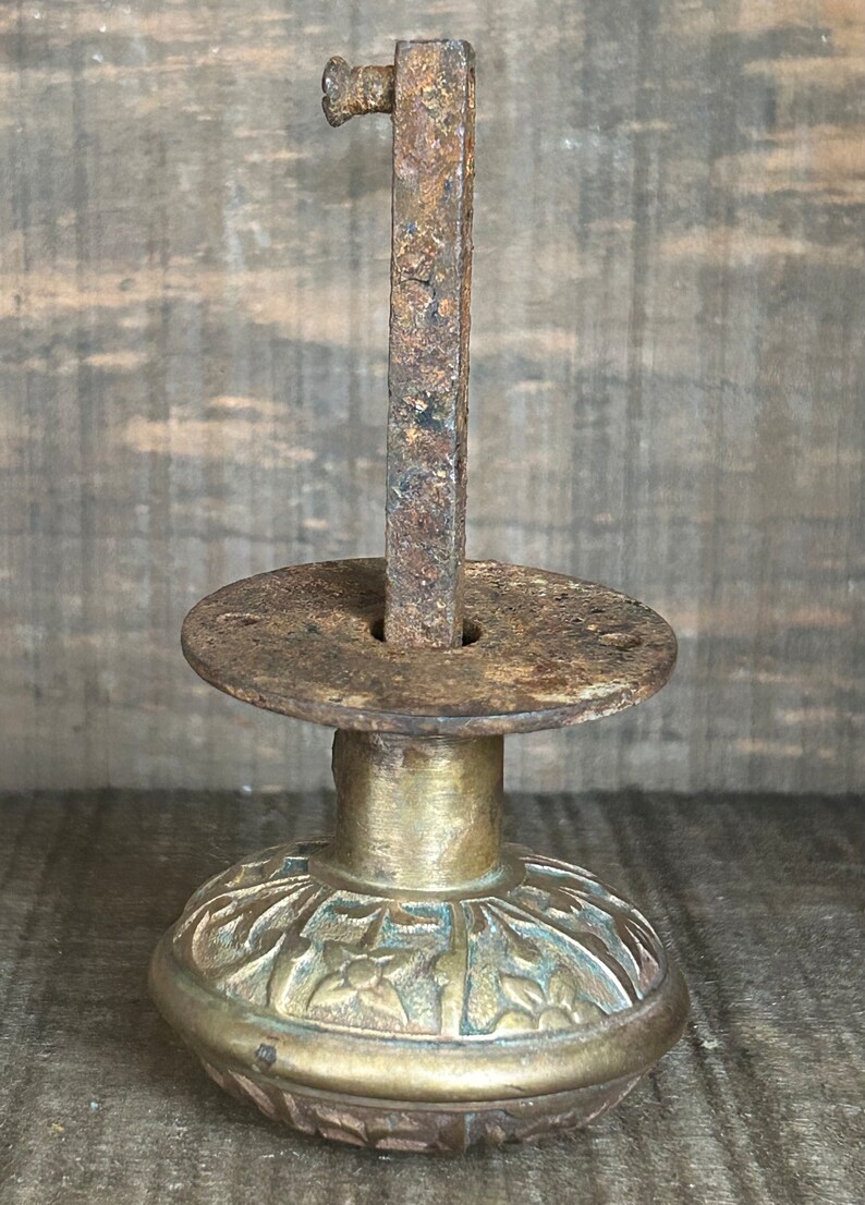 Brass Doorknob with Rusty Spindle and Rossette, Antique Eastlake Design Door Knob, Ornate Victorian Brass Doorknob, Architectural Salvage, Bild 6