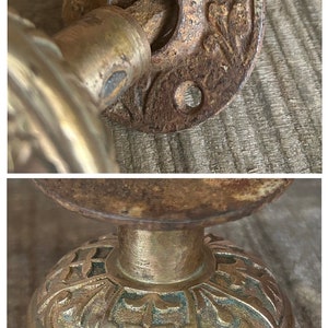 Brass Doorknob with Rusty Spindle and Rossette, Antique Eastlake Design Door Knob, Ornate Victorian Brass Doorknob, Architectural Salvage, Bild 9