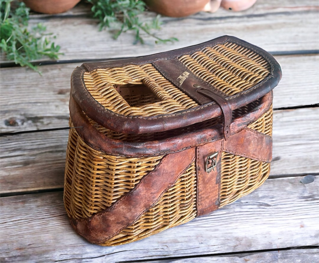 Vintage Fishing Basket, Vintage Wicker Fishing Creel, Antique Fishing