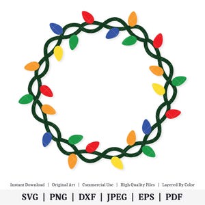 Puede incluir: Una cadena de luces navideñas verdes en forma de círculo. Las luces son rojas, naranjas, amarillas, verdes, azules y moradas.